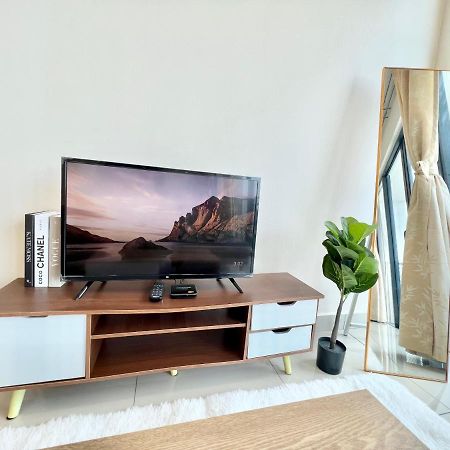 A 1-4 Pax Cozy Studio Tv Box Pool 100Mps Wifi 3 Bed Trefoil Setia Alam Exteriör bild