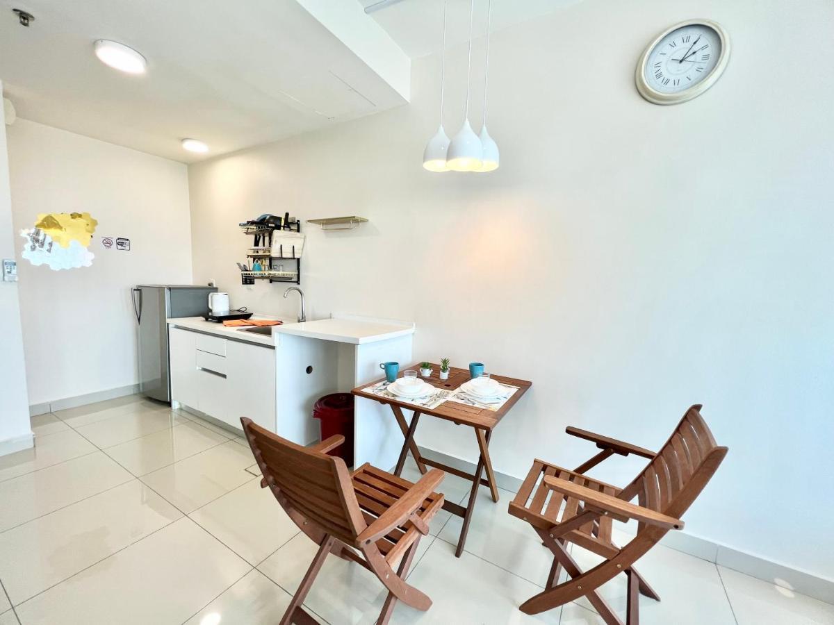 A 1-4 Pax Cozy Studio Tv Box Pool 100Mps Wifi 3 Bed Trefoil Setia Alam Exteriör bild