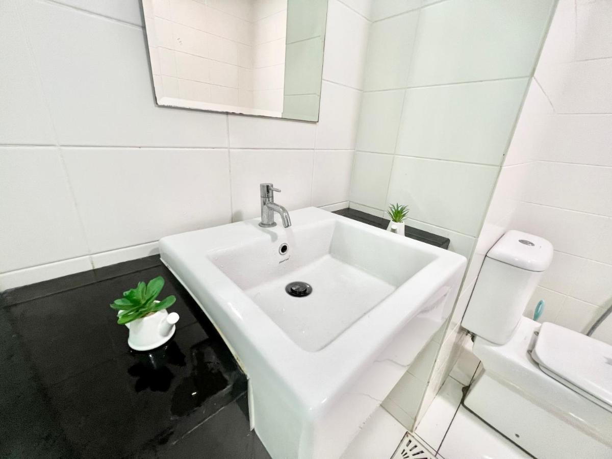 A 1-4 Pax Cozy Studio Tv Box Pool 100Mps Wifi 3 Bed Trefoil Setia Alam Exteriör bild